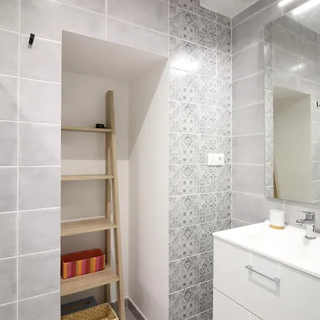 Confortable F2 Avec Parking Prive Et Wi-fi, 4 Couchages - Fr-1-415-163 *